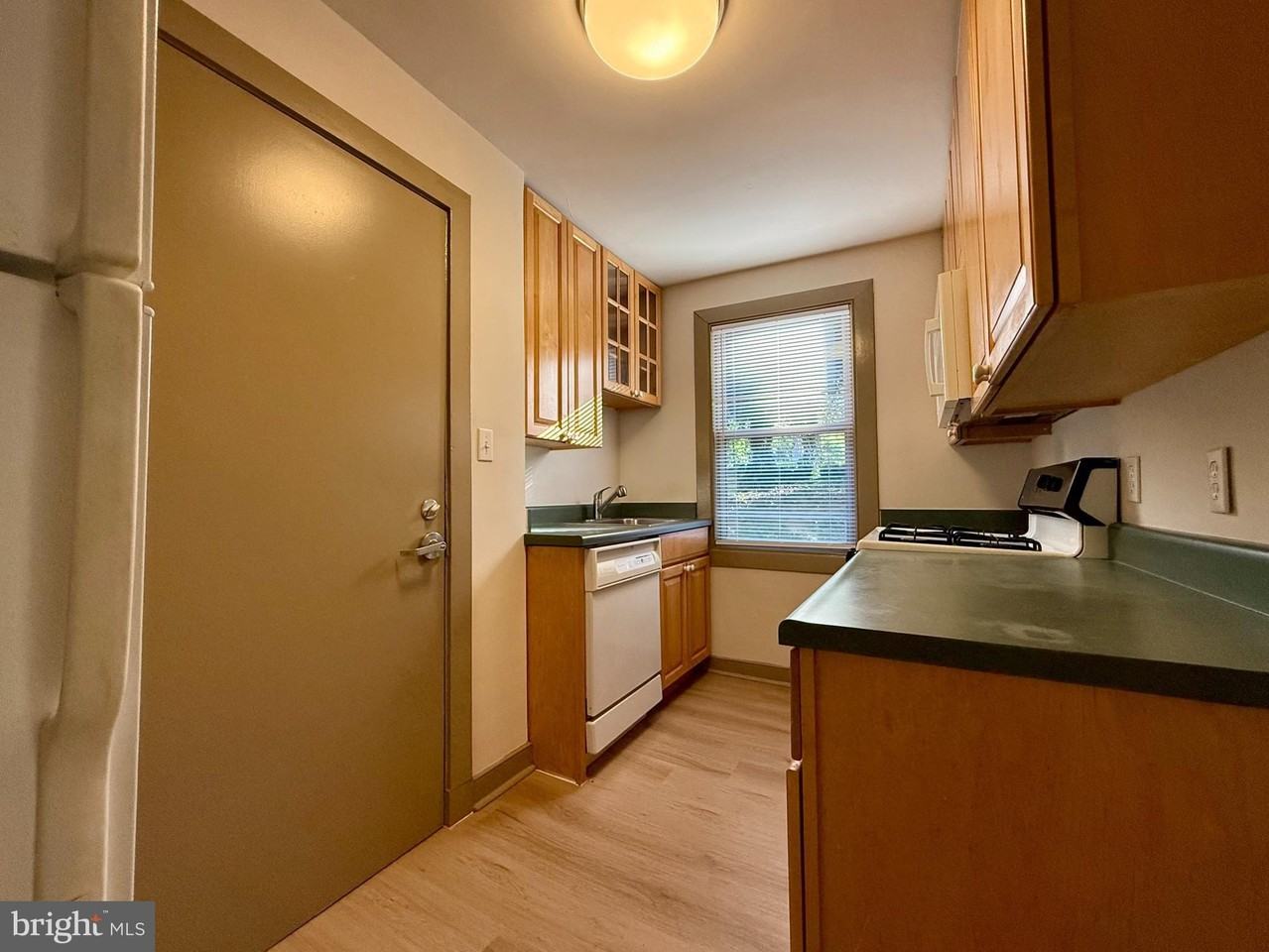 1400 Kenmore Ave #D2 - Photo 5 of 13
