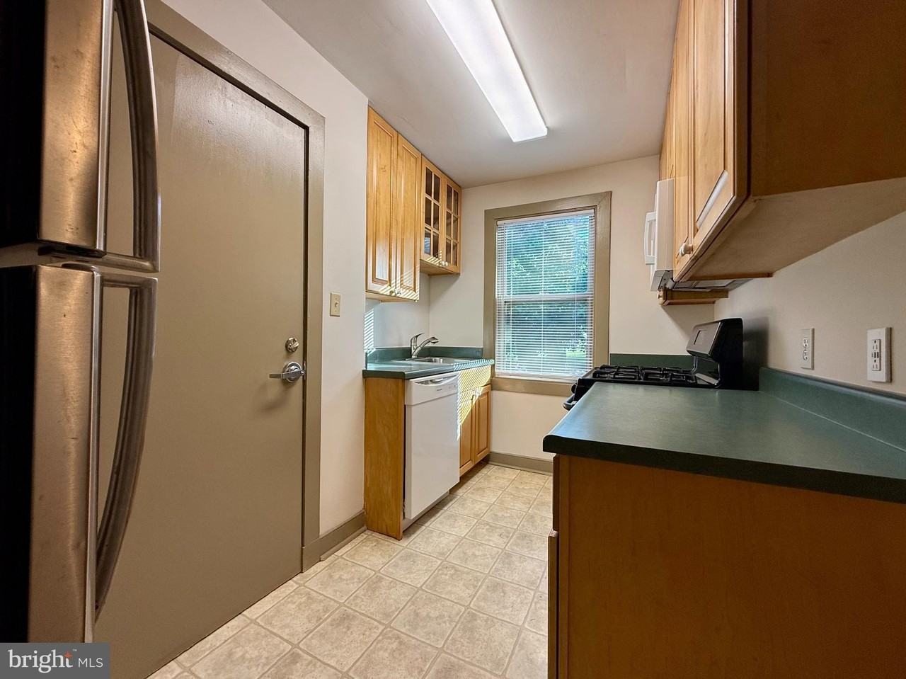 1400 Kenmore Ave #D4 - Photo 5 of 13