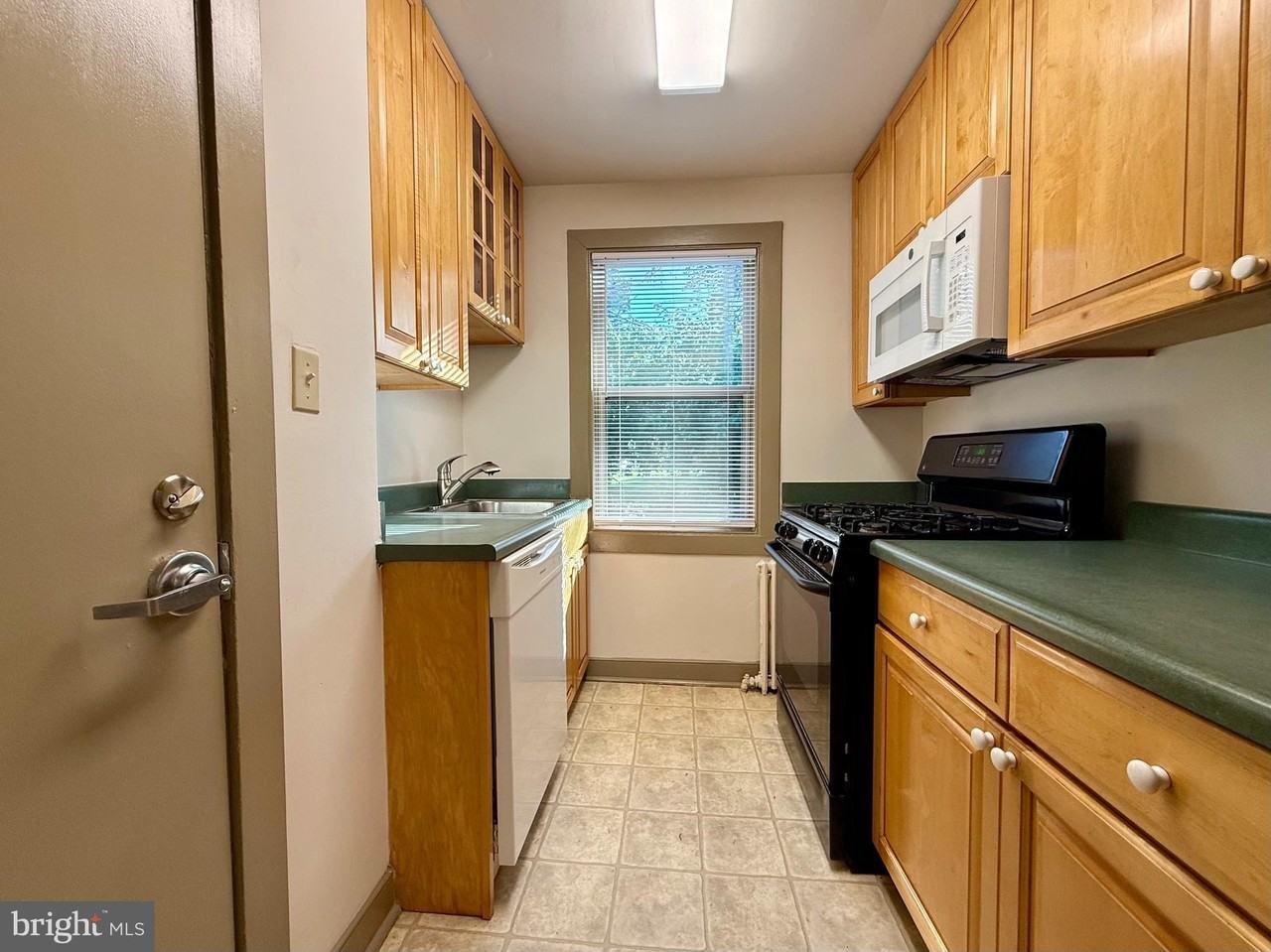 1400 Kenmore Ave #D4 - Photo 6 of 13
