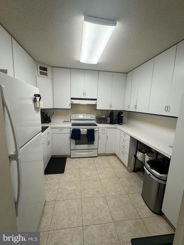 8350 Greensboro Dr #802 - Photo 4 of 15