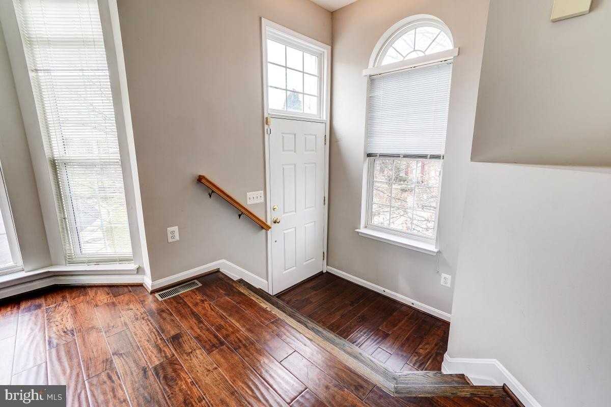 6160 Cinnamon Ct - Photo 5 of 48