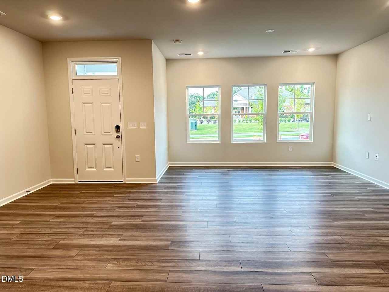 5124 Anamosa St - Photo 6 of 50