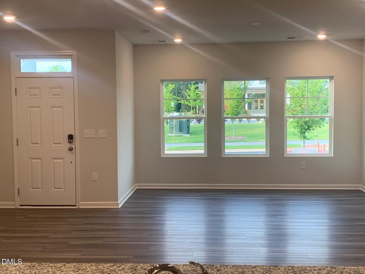 5124 Anamosa St - Photo 7 of 50
