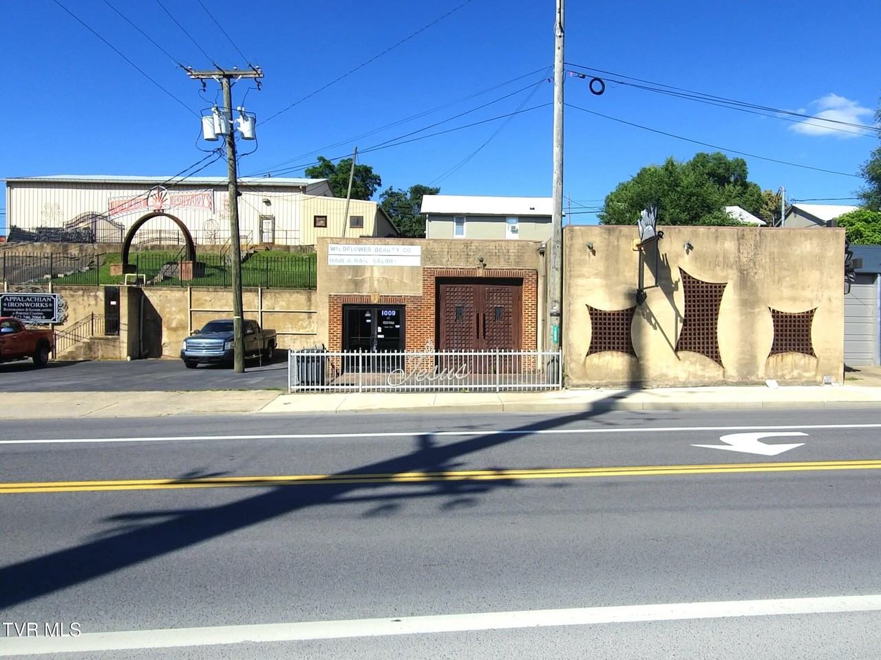 1009 E Sullivan St - Photo 4 of 17
