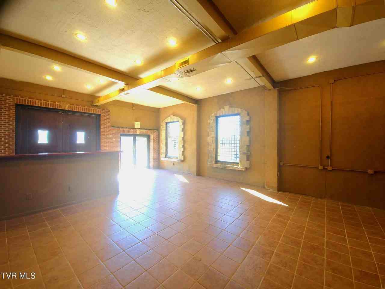 1009 E Sullivan St - Photo 6 of 17