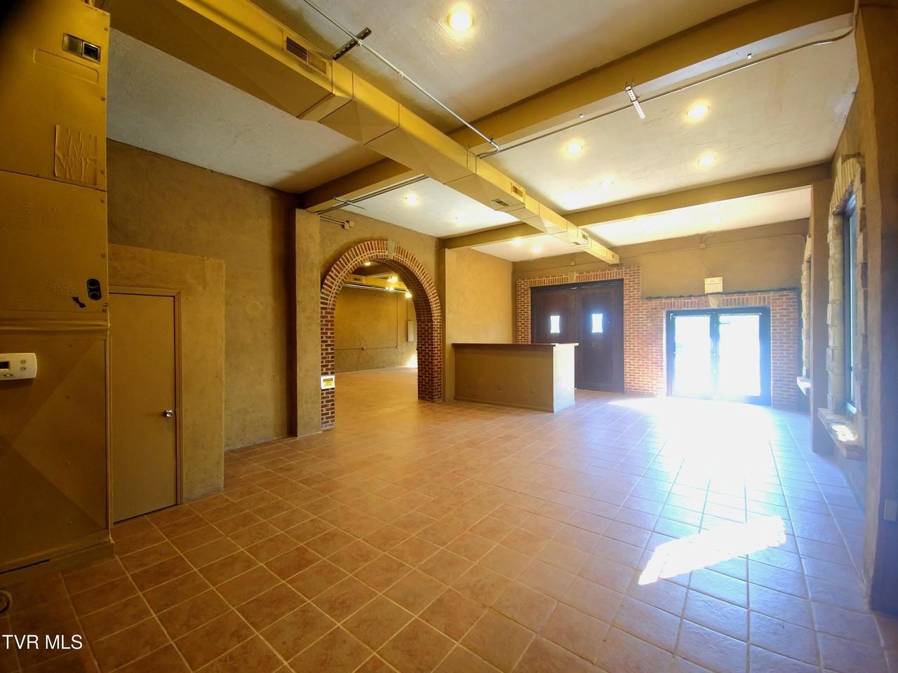 1009 E Sullivan St - Photo 7 of 17