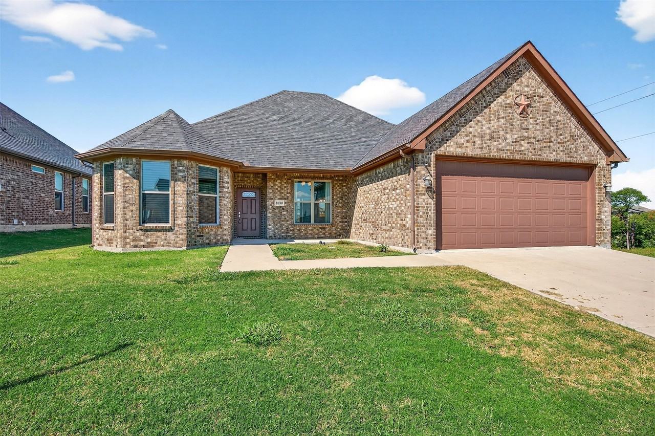 1020 Silverton Dr - Photo 2 of 32