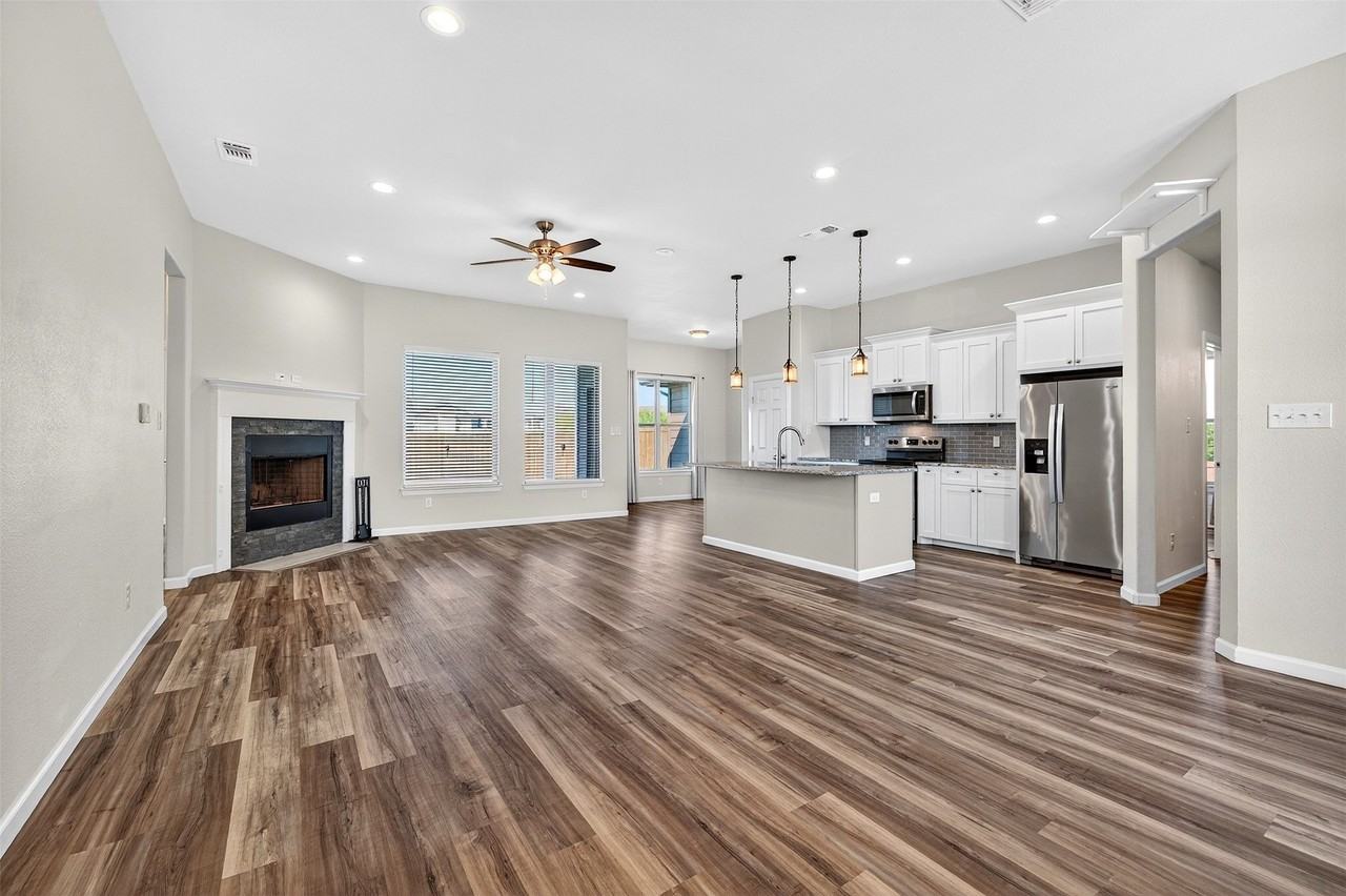 1020 Silverton Dr - Photo 5 of 32