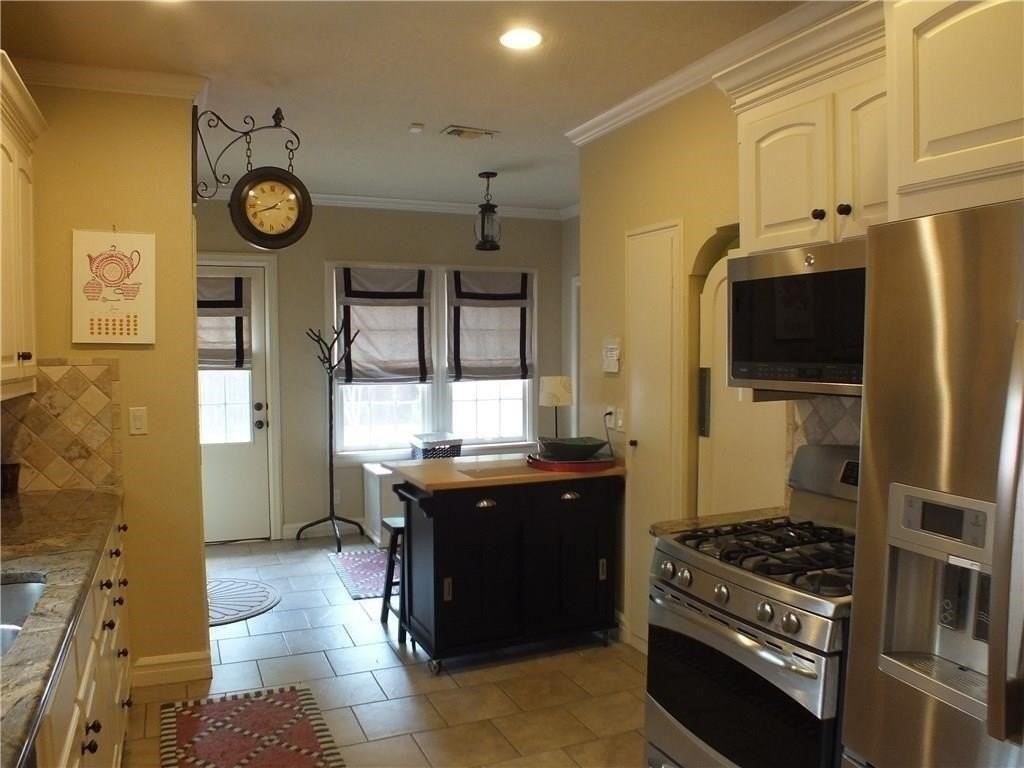 3241 Cockrell Ave - Photo 4 of 8