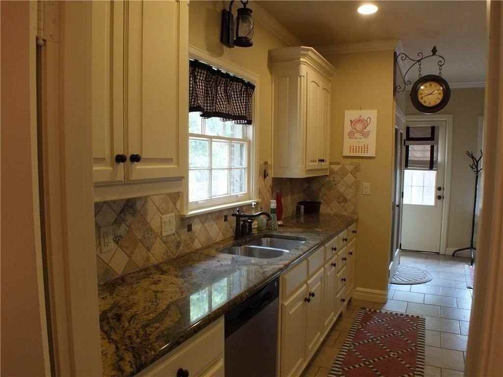 3241 Cockrell Ave - Photo 5 of 8