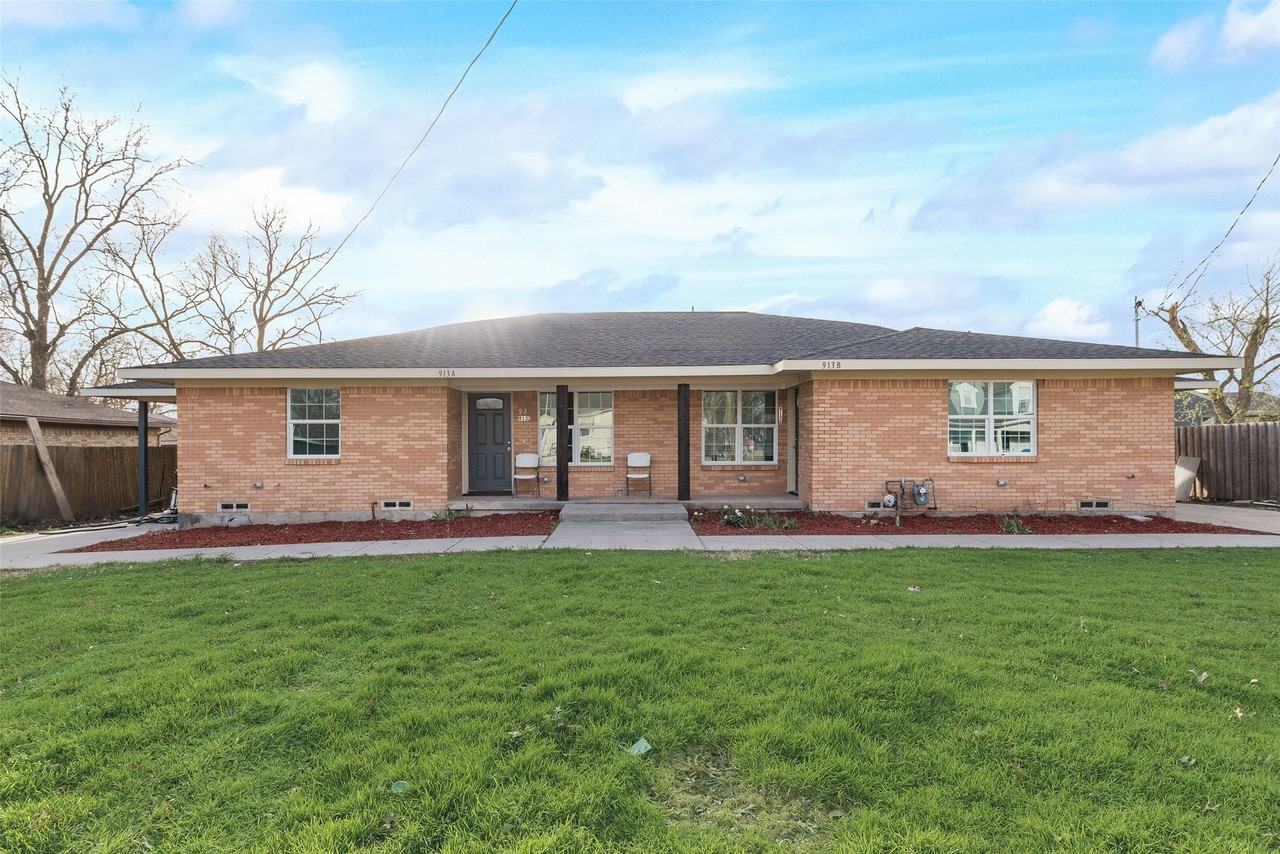 913 Live Oak St #A - Photo 2 of 19