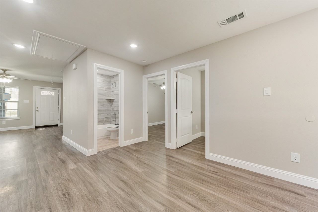 913 Live Oak St #A - Photo 4 of 19