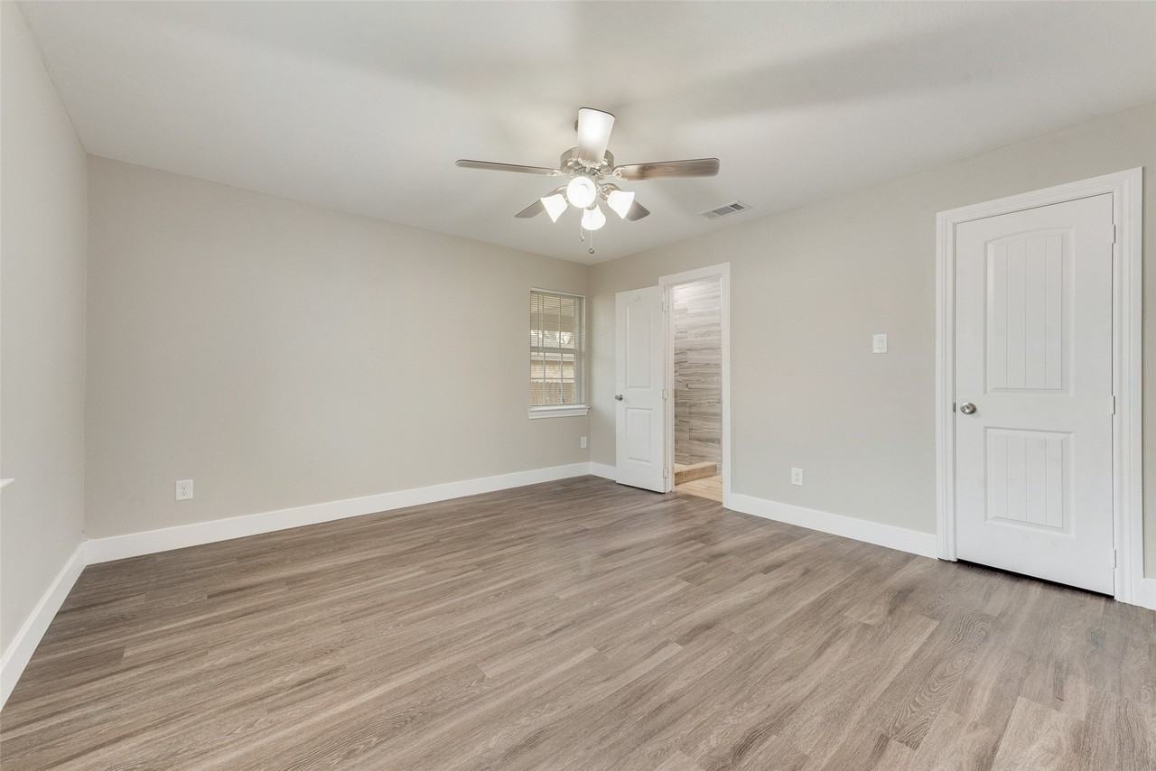 913 Live Oak St #A - Photo 5 of 19
