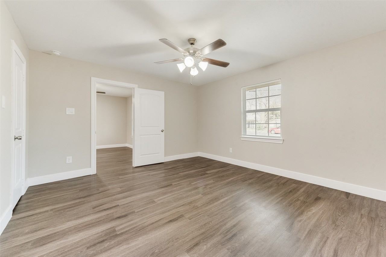 913 Live Oak St #A - Photo 6 of 19