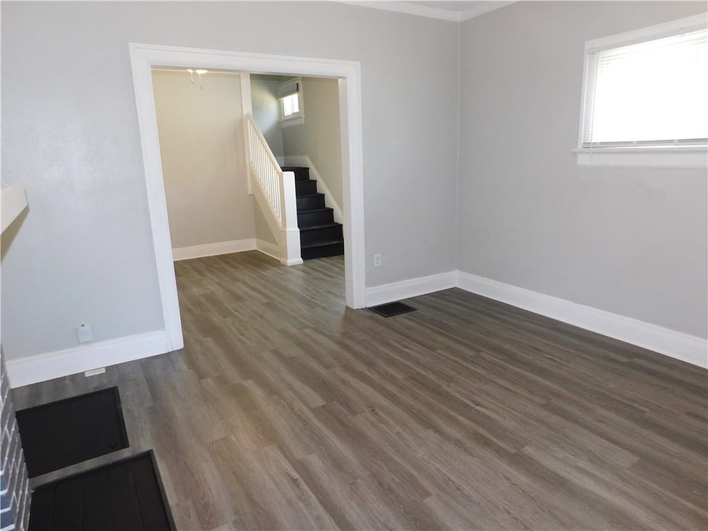218 W Fairview Ave - Photo 4 of 13