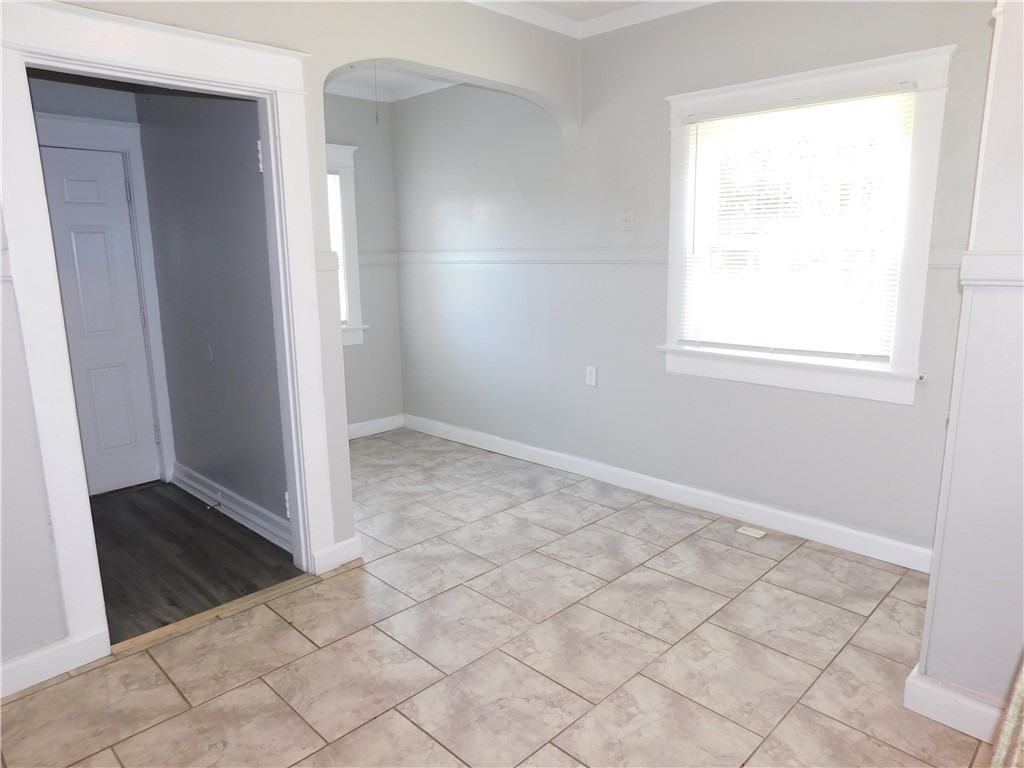 218 W Fairview Ave - Photo 6 of 13