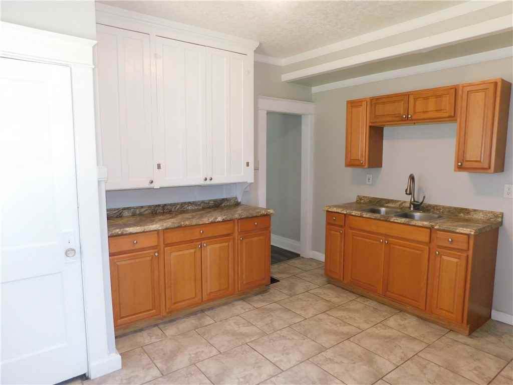 218 W Fairview Ave - Photo 7 of 13