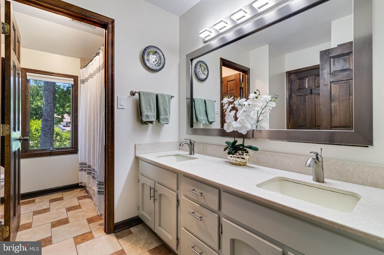 8150 Plowden Dr - Photo 4 of 50