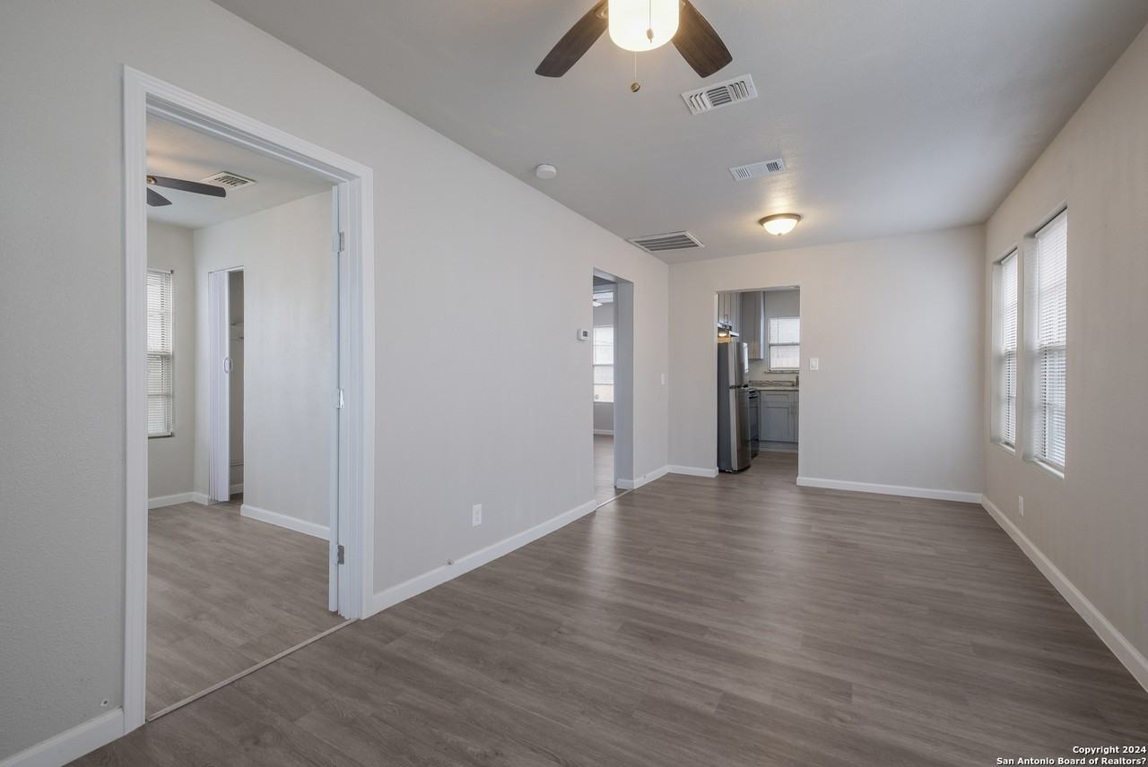 325 S Hackberry St #1 - Photo 4 of 24