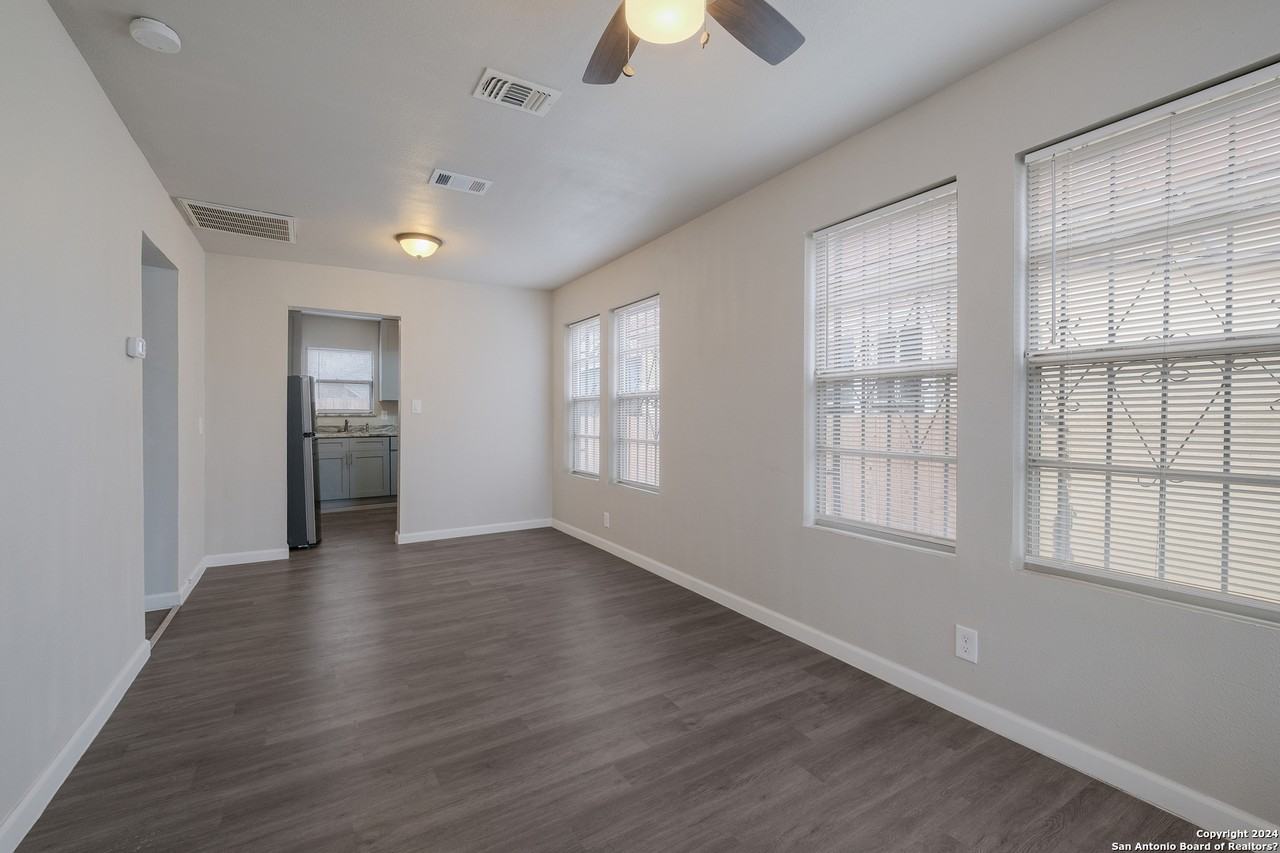 325 S Hackberry St #1 - Photo 6 of 24