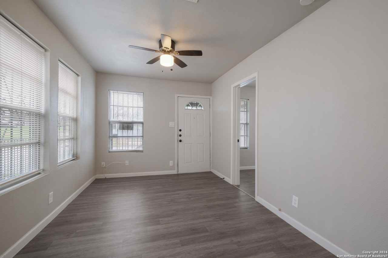 325 S Hackberry St #1 - Photo 7 of 24
