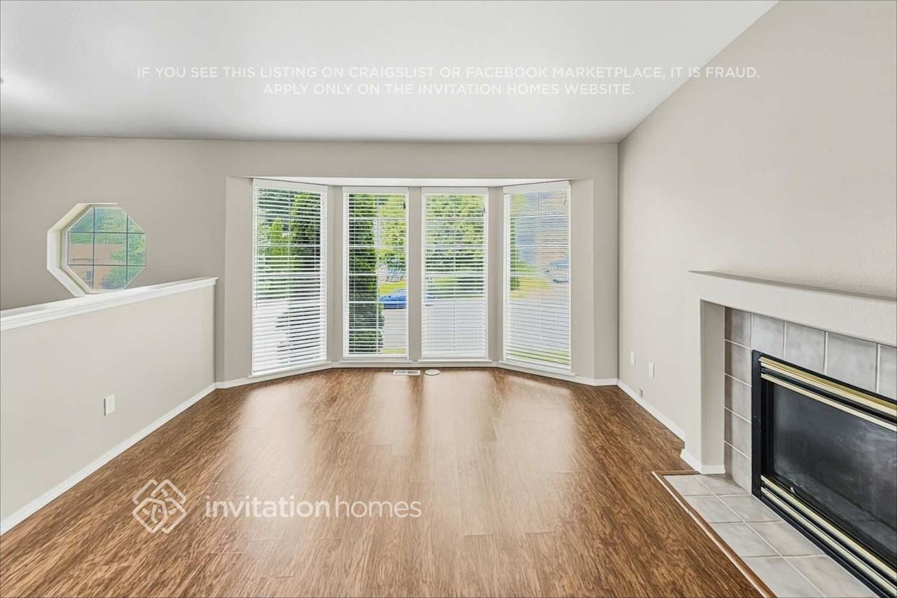 8018 Crown Ridge Blvd - Photo 4 of 20