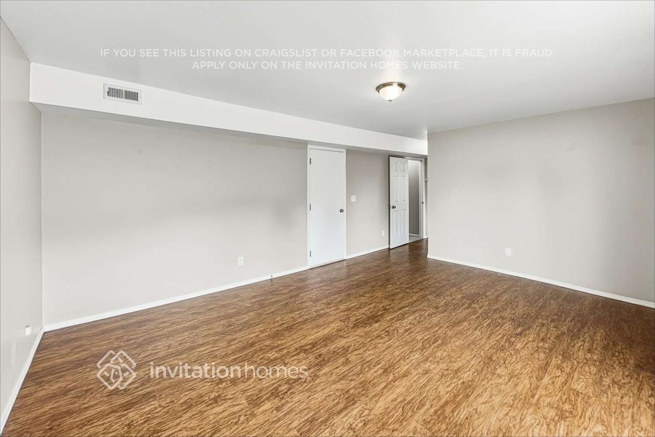 8018 Crown Ridge Blvd - Photo 5 of 20