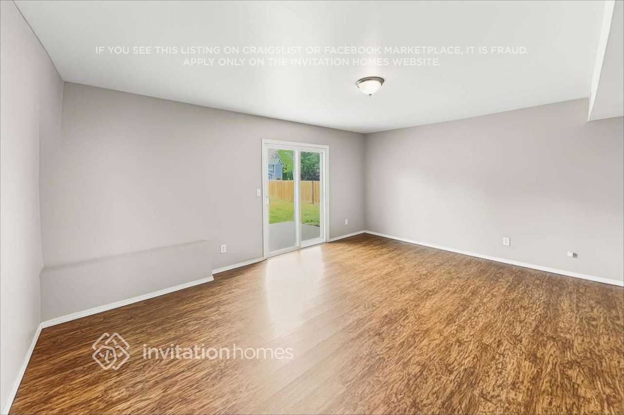 8018 Crown Ridge Blvd - Photo 6 of 20