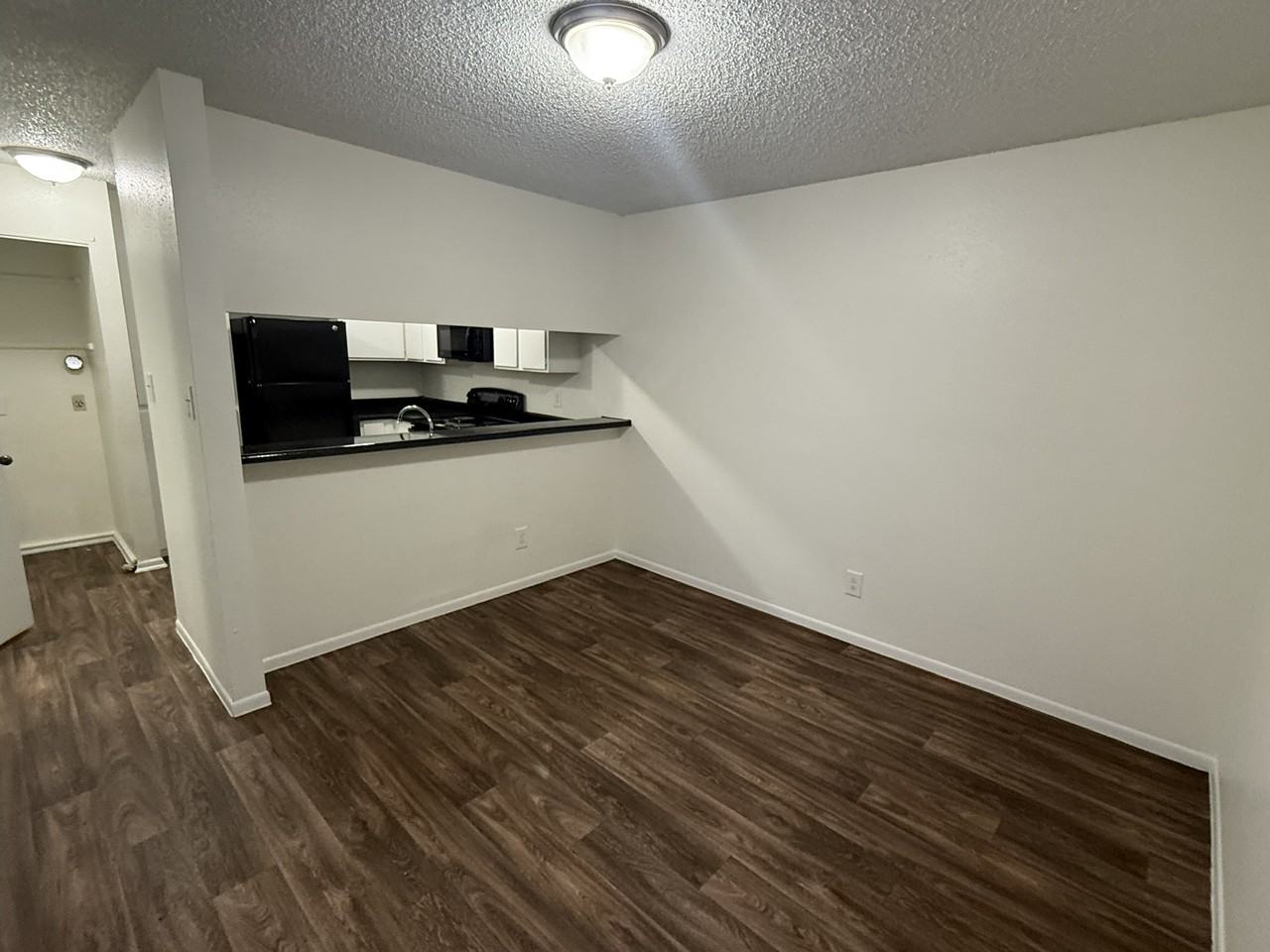 11255 Huebner Oaks - Photo 3 of 13