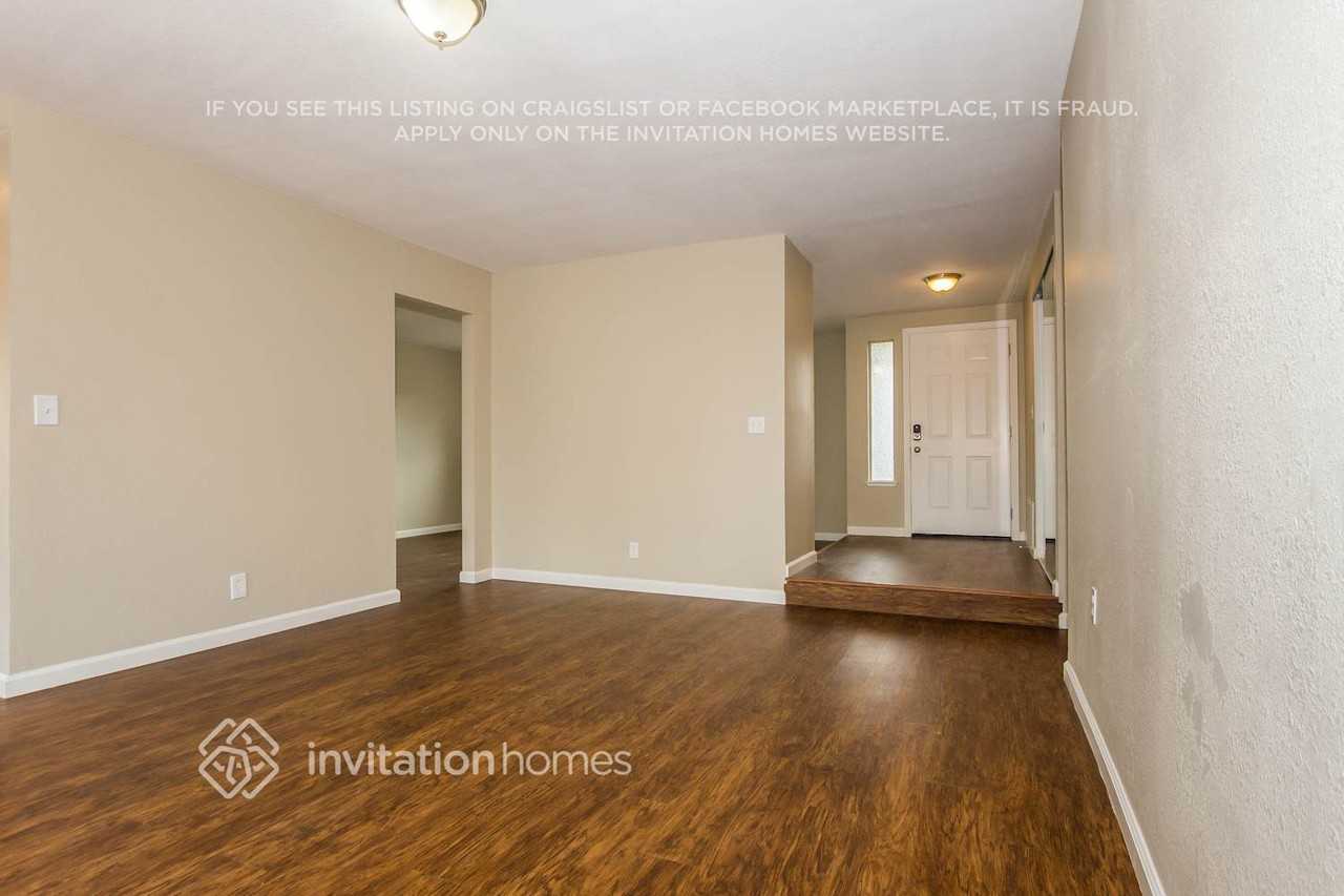 375 Notre Dame Dr - Photo 2 of 20
