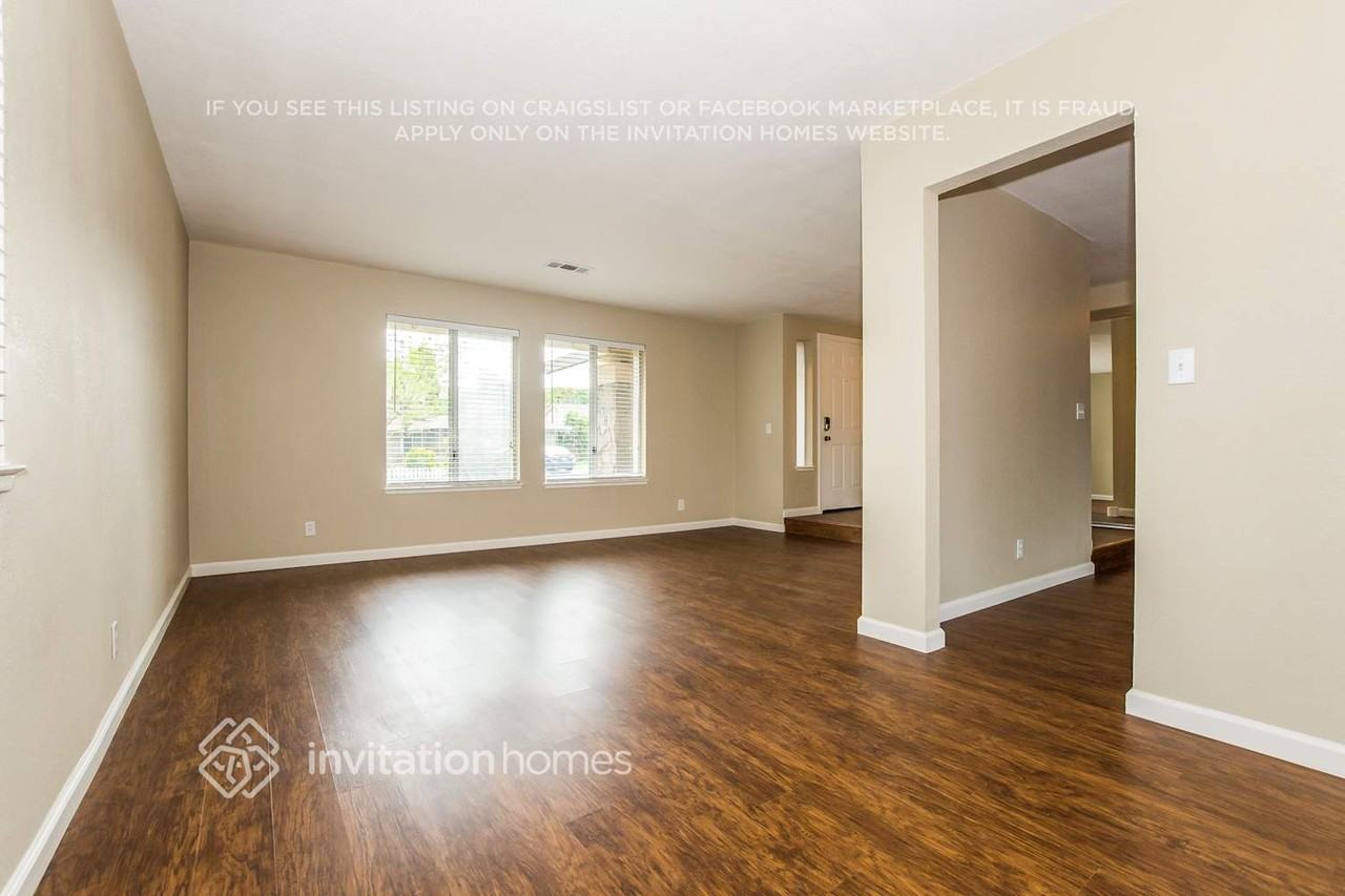 375 Notre Dame Dr - Photo 3 of 20