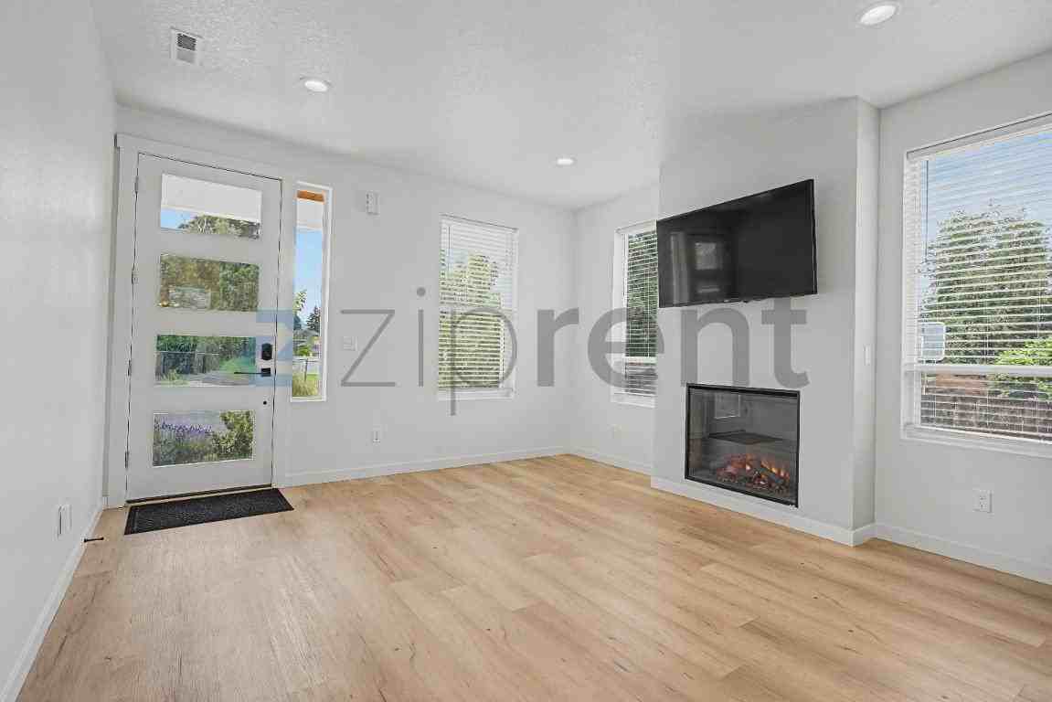 7750 Se 57th Ave - Photo 6 of 16