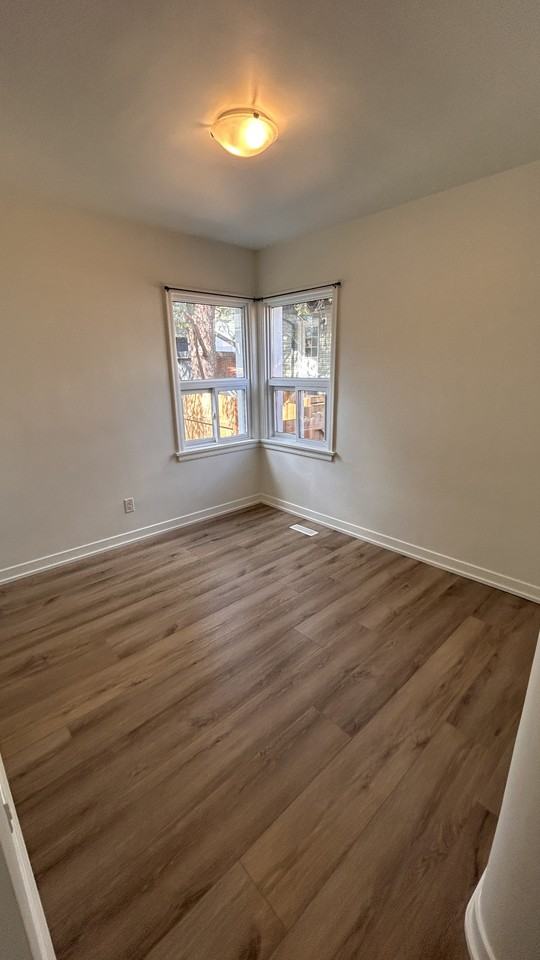 SF228 | Spacious 4 Bedroom Main Floor Home – Central Edmonton - Photo 7 of 7