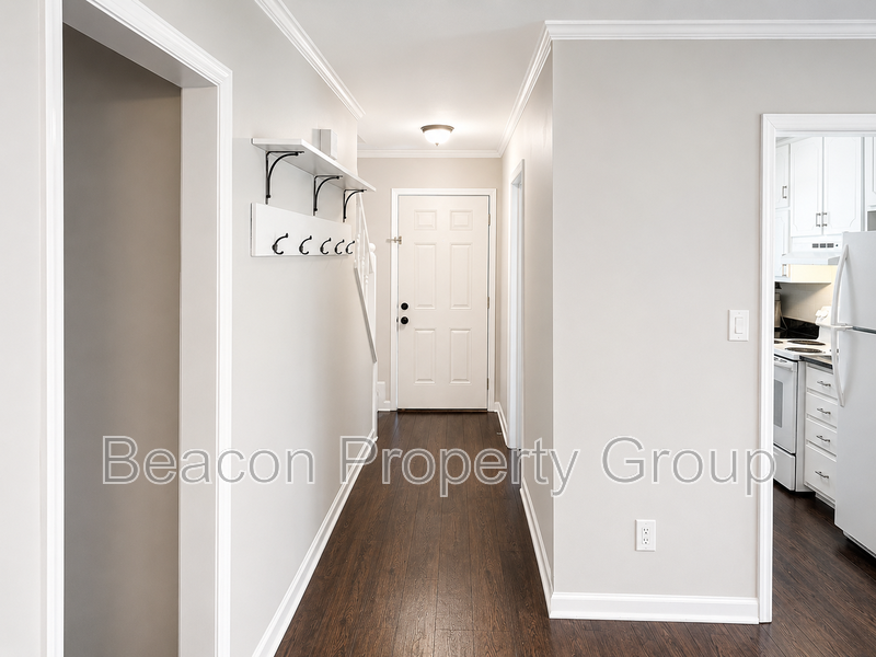 140 Williamsburg Way - Photo 3 of 16