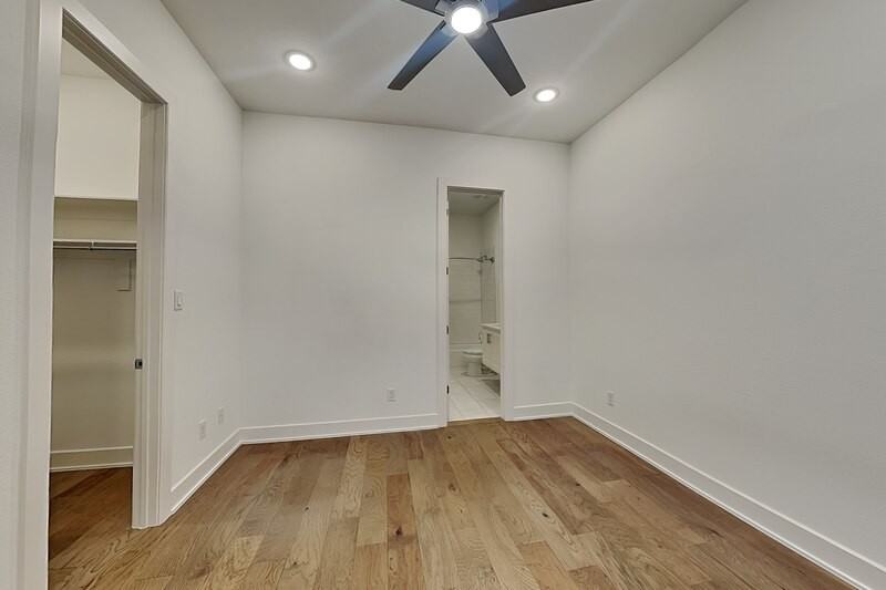 112 E Oscar Dr - Photo 2 of 18
