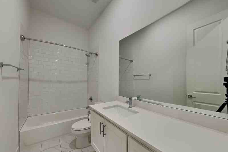 112 E Oscar Dr - Photo 3 of 18