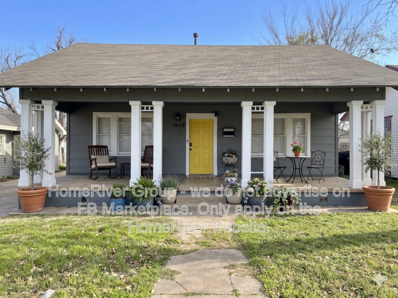1945 W Park Pl