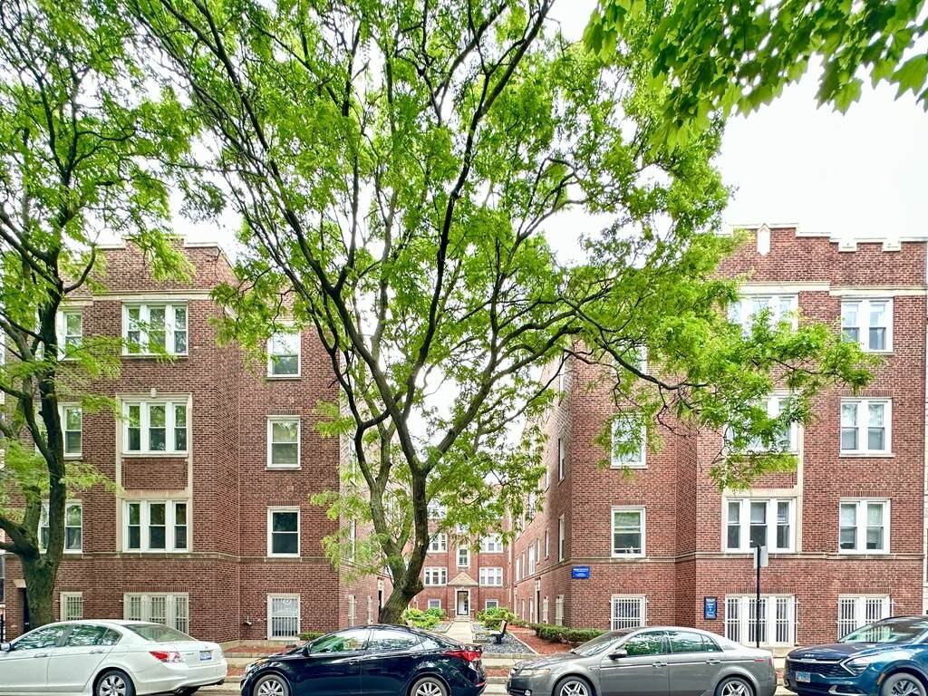 3244 N Clifton Ave #2W