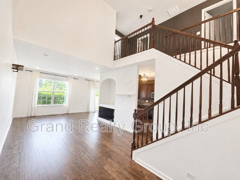 376 S Jade Ln - Photo 2 of 22