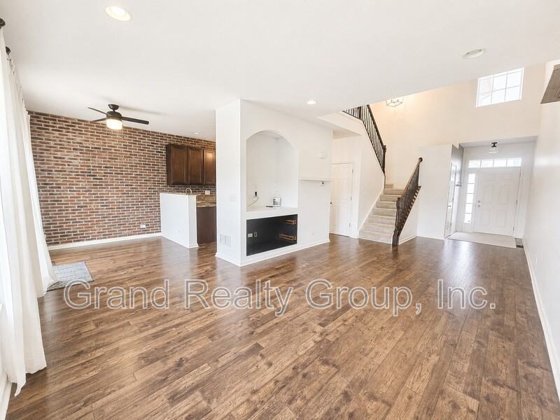 376 S Jade Ln - Photo 3 of 22
