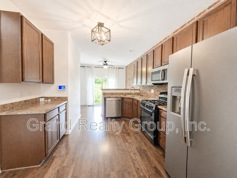 376 S Jade Ln - Photo 4 of 22