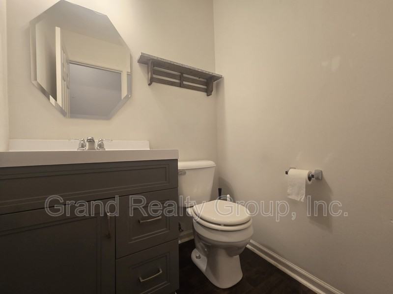 376 S Jade Ln - Photo 7 of 22