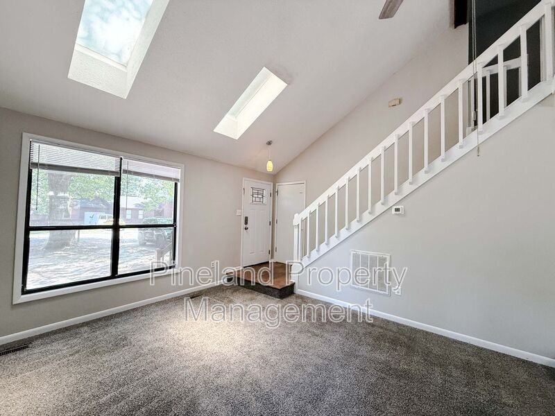 374 Wilder Dr - Photo 3 of 22