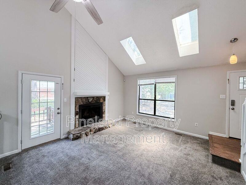 374 Wilder Dr - Photo 4 of 22