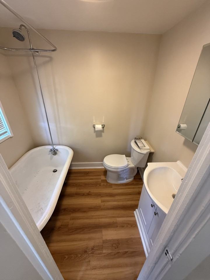 406 Northwest Wall Street #1 - Photo 5 of 7