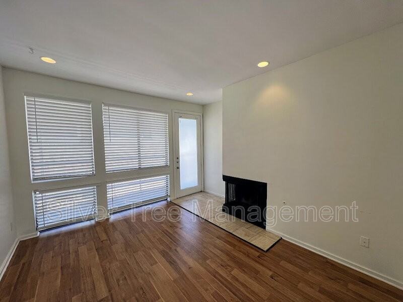4015 Bowser Ave #E - Photo 3 of 8