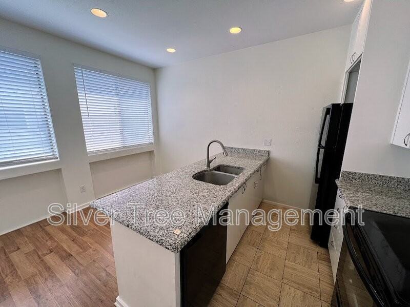 4015 Bowser Ave #E - Photo 4 of 8