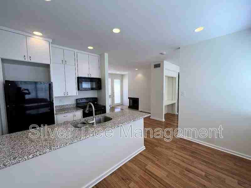 4015 Bowser Ave #E - Photo 6 of 8