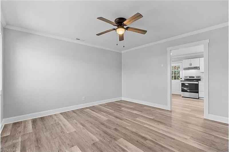 1501 Earl Dr - Photo 2 of 19