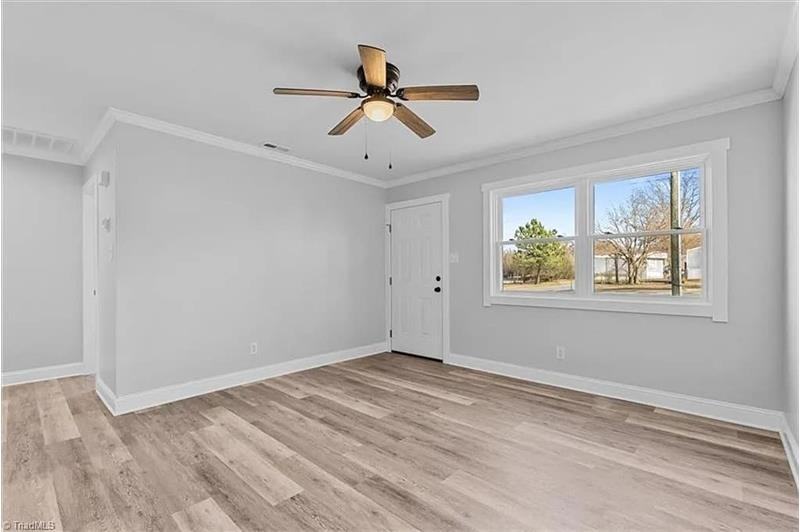 1501 Earl Dr - Photo 4 of 19
